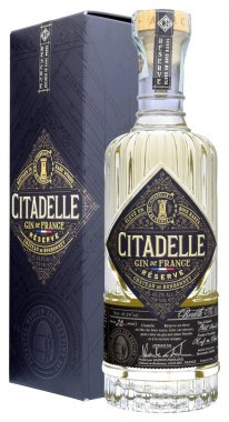 Fonte, Venedik, İtalya - Mayıs 2019. Cin Citadelle Rezerv 70cl, 45,2% Vol Şişe.