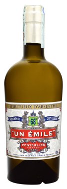 Venedik, İtalya - Ağustos 2019. Absinthe Emile Pernot Un Emile 70cl, 68%Vol Şişe