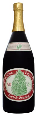 Venedik, İtalya - Ağustos 2019. Amerikan bira Şişesi Çapa Mutlu Noeller Mutlu Yıllar 2018 1,5 litre, 6,9%Vol.