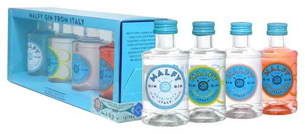 Venedik, İtalya - Ağustos 2019. Cin Malfy Portakal, Pembe, Limon, Orijinal 5 cl, 40% Vol Şişeler.