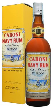 Venedik, İtalya - Eylül 2019. Rom Caroni Navy Ekstra Güçlü 70cl, 51,4% Vol Şişe.