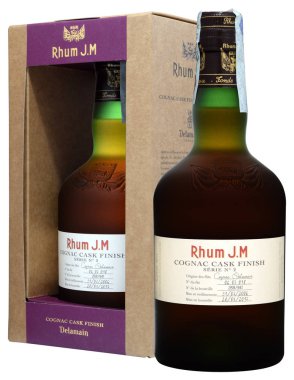 Venedik, İtalya - Eylül 2019. Rom Jm Konyak Fıçı Sıtkı 50cl, 41,2% Vol Şişe.