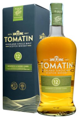 Venedik, İtalya - Ekim 2019. Bir şişe Scotch Whisky Tomatin 12 Yıllık Bourbon ve Sherry Fıçıları 1 litre,% 43 Vol.