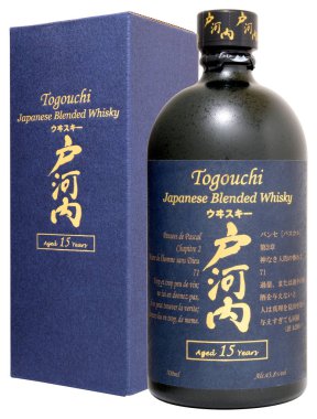 Venedik, İtalya - Ocak 2020. Japon Viskisi Togouchi Şişe 15 YAŞINDA 70 YAŞINDA,% 43,8 Vol.