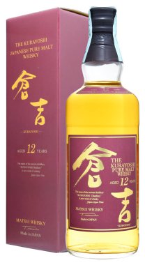 Venedik, İtalya - Ocak 2020. Bir şişe Japon Viskisi Kurayoshi 12 YAŞINDA 70cl,% 43 Vol.