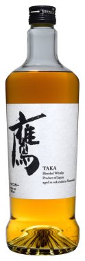 Venedik, İtalya - Ocak 2020. Bir şişe Japon Viskisi Taka Harmanlanmış 70 cl,% 40 Vol.