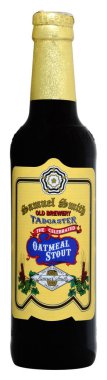 Venedik, İtalya - Eylül 2020 'de. Bir şişe İngiliz birası Samuel Smith Oatmeal Stout (Vegan) 35,5 cl,% 5 Vol.