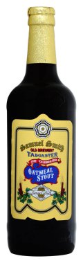Venedik, İtalya - Eylül 2020 'de. Bir şişe İngiliz birası Samuel Smith Oatmeal Stout (Vegan) 55cl,% 5 Vol.