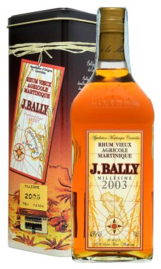 Venedik, İtalya. 2020 Kasım 'ı. Bir şişe Rum Bally Millesime 2003 70cl,% 43 Vol.