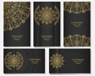 Mandala. Siyah arka planda gösterişli altın bir süs. Vektör kartı tasarımı, posterler, kartvizitler, davetiyeler.