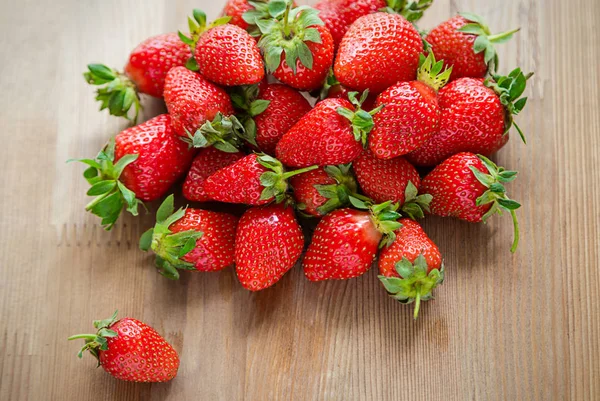 Fresas Frescas Sobre Fondo Madera Vista Superior Espacio Copia — Foto de Stock