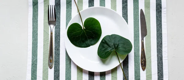 Table Setting Stripped Coton Napkin Knife Fork Decorated Green Leaf — Stock Photo, Image