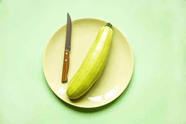 Abobrinha Fresca Sobre Fundo Papel Verde Alimentos Vegetarianos — Fotografia de Stock