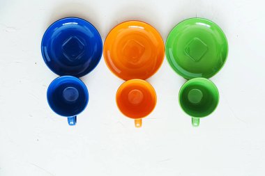 İzole renkli bardak, üstten görünüm, ayarla, alanı Kopyala.