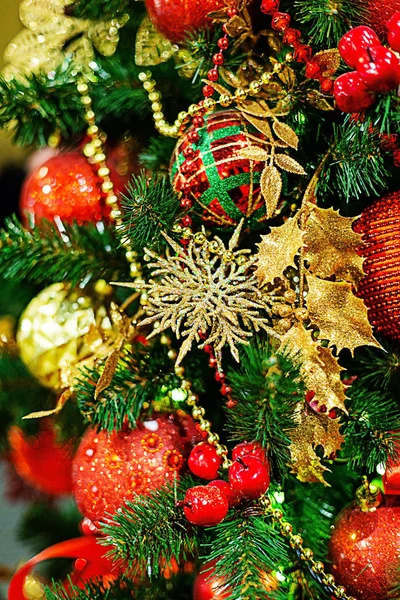 Árbol Navidad Decorado Con Luces Colores Juguetes Bolas Concepto Vacaciones — Foto de Stock