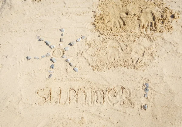 Vue du dessus du dessin enfant sable d'été — Photo