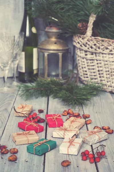 Regalos Navidad Rowan Nueces Extienden Sobre Unas Tablas Blancas Pintadas — Foto de Stock