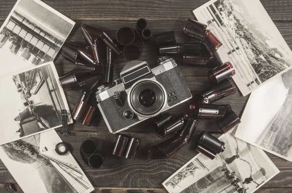 Superficie Madera Oscura Encuentran Viejas Fotografías Cámara Película Blanco Negro —  Fotos de Stock