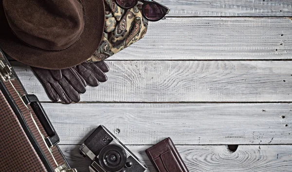 Cappello Uomo Accessori Retrò Viaggio Una Superficie Legno Verniciato Bianco — Foto Stock