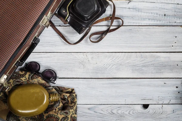 Cappello Uomo Accessori Retrò Viaggio Una Superficie Legno Verniciato Bianco — Foto Stock