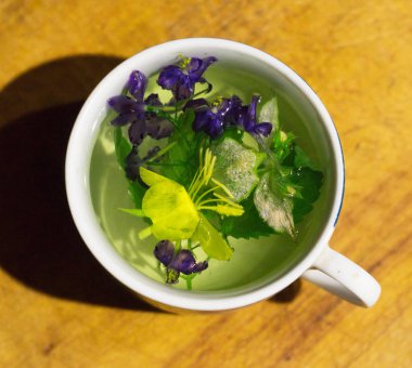 Çay Kupası'nda çayır çimen