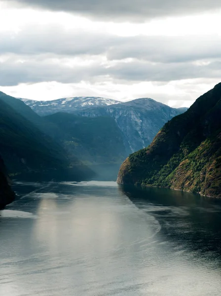 Blick Auf Den Aurlandsfjord Mit Stegastein Aussichtsplattform Ist Ein Fjord — Stockfoto