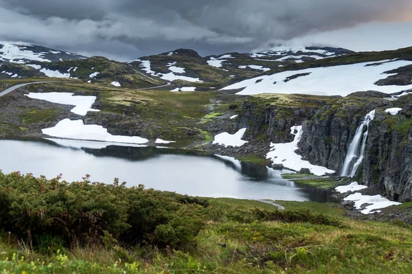 Водопад Горах Вдоль Национального Туристического Маршрута Aurlandstjellet Флотан Бьоргавеген Западная — стоковое фото