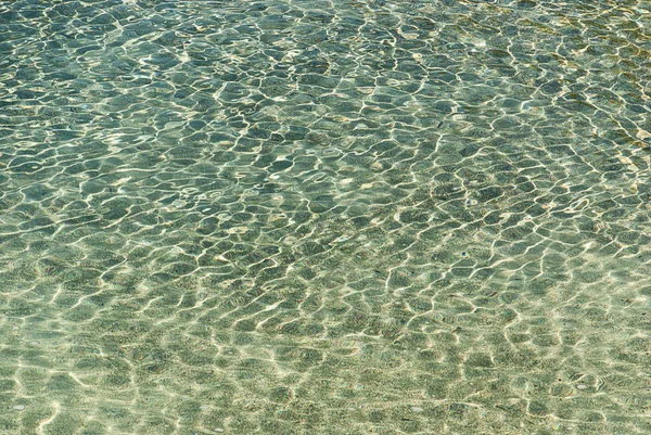 Lichtbrechung Klarem Wasser Mit Kleinen Wellen — Stockfoto