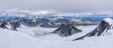Mount Glitterthind görünümünden Grasubreen buzul, Jotunheimen Milli Parkı, Norveç için
