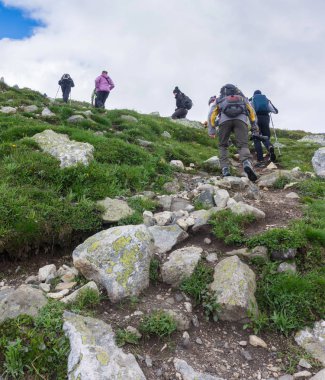 Turistler buzlu Jotunheimen Milli Parkı, Norveç tırmanmak