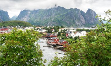 Reine Lofoten Adalar, Nordland İlçesi, Norveç Moskenesoya adada bir balıkçı köyüdür. Ulusal Turizm yol Lofoten