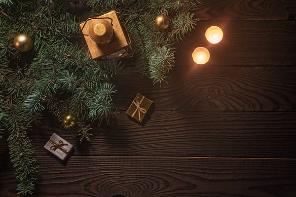 Linterna Con Una Vela Rama Árbol Navidad Una Mesa Madera — Foto de Stock