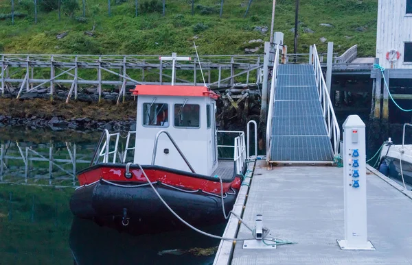 Barca Dig Insula Soroya Norvegia — Fotografie, imagine de stoc