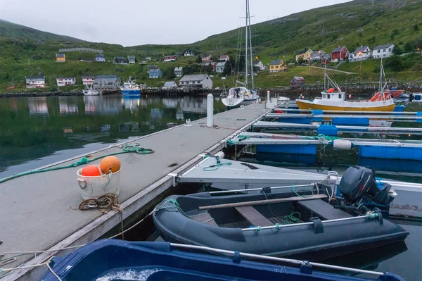 Barcos Cais Ilha Soroya Noruega — Fotografia de Stock