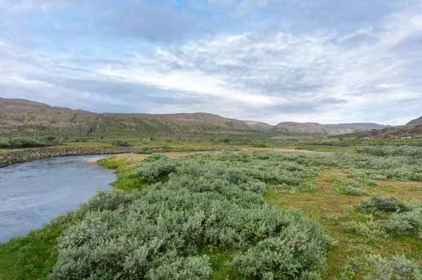 Η σαντσινέλβα είναι ένα ποτάμι στη χερσόνησο Varanger, Φίνμαρκ, Νορβηγία — Φωτογραφία Αρχείου