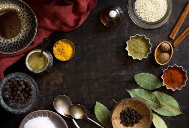 Kuru gıda baharatları ve tuz