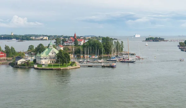 Ilhas no Mar Báltico perto de Helsínquia, Finlândia — Fotografia de Stock
