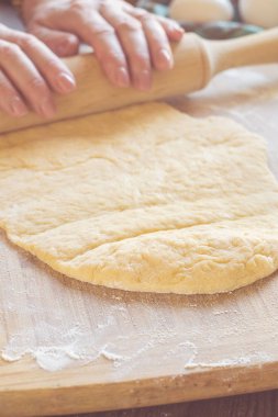 Bir hamur whith oklava yoğurma Kadın