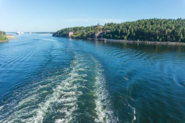Gemiden su üzerinde iz