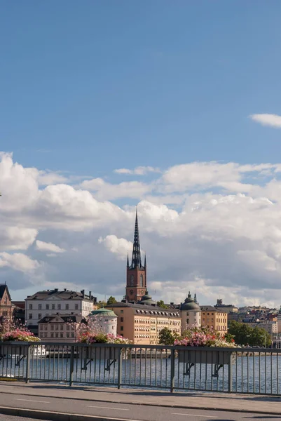 Cityscape v Gamla Stan, staré město ve Stockholmu, Švédsko — Stock fotografie