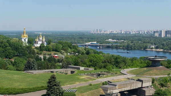 Αστικό τοπίο του Κιέβου με υψηλή άποψη — Φωτογραφία Αρχείου