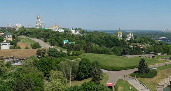 Kyjevské panoráma s vysokým vyhlídku — Stock fotografie