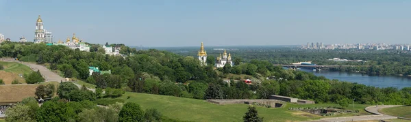 Yüksek bakış açısı ile Kiev şehir manzarası — Stok fotoğraf