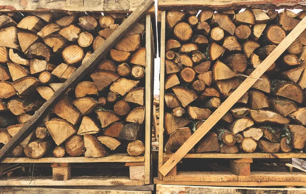 Hajtogatott és csomagolt tűzifa — Stock Fotó