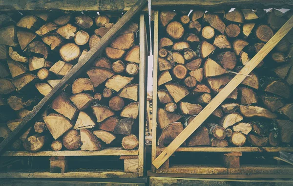 Hajtogatott és csomagolt tűzifa — Stock Fotó