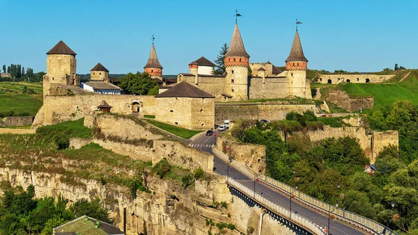 Castillo de Kamianets Podilskyi en verano, Ucrania Imagen de archivo