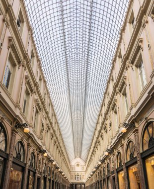 Saint-Hubert Kraliyet Galerileri, alışveriş salonları topluluk i