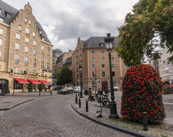 BRUSSELS, BELGIUM - AUGUST 24, 2017: Traditional architecture of buildings on the streets of Brussels — Stock Photo, Image