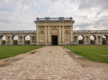 Paris, Fransa - 25 Ağustos 2017: Vinc Kalesi Avlusu
