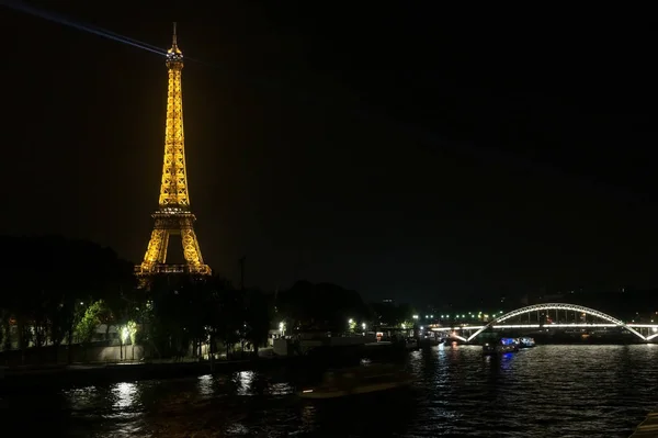 Parigi, Francia - 25 agosto 2017: Veduta della Torre Eiffel — Foto Stock